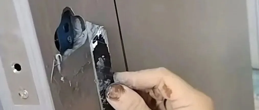 LS02 自动反锁未关好预警机制：门未完全关上时门锁声音预警提示；完全关上后告警解除、自动反锁同步启动——从关门到防护生效全程兜底